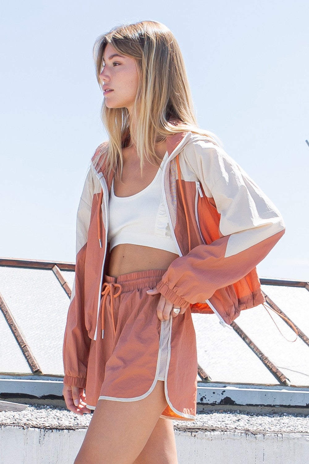 COLOUR-BLOCK HOODED JACKET