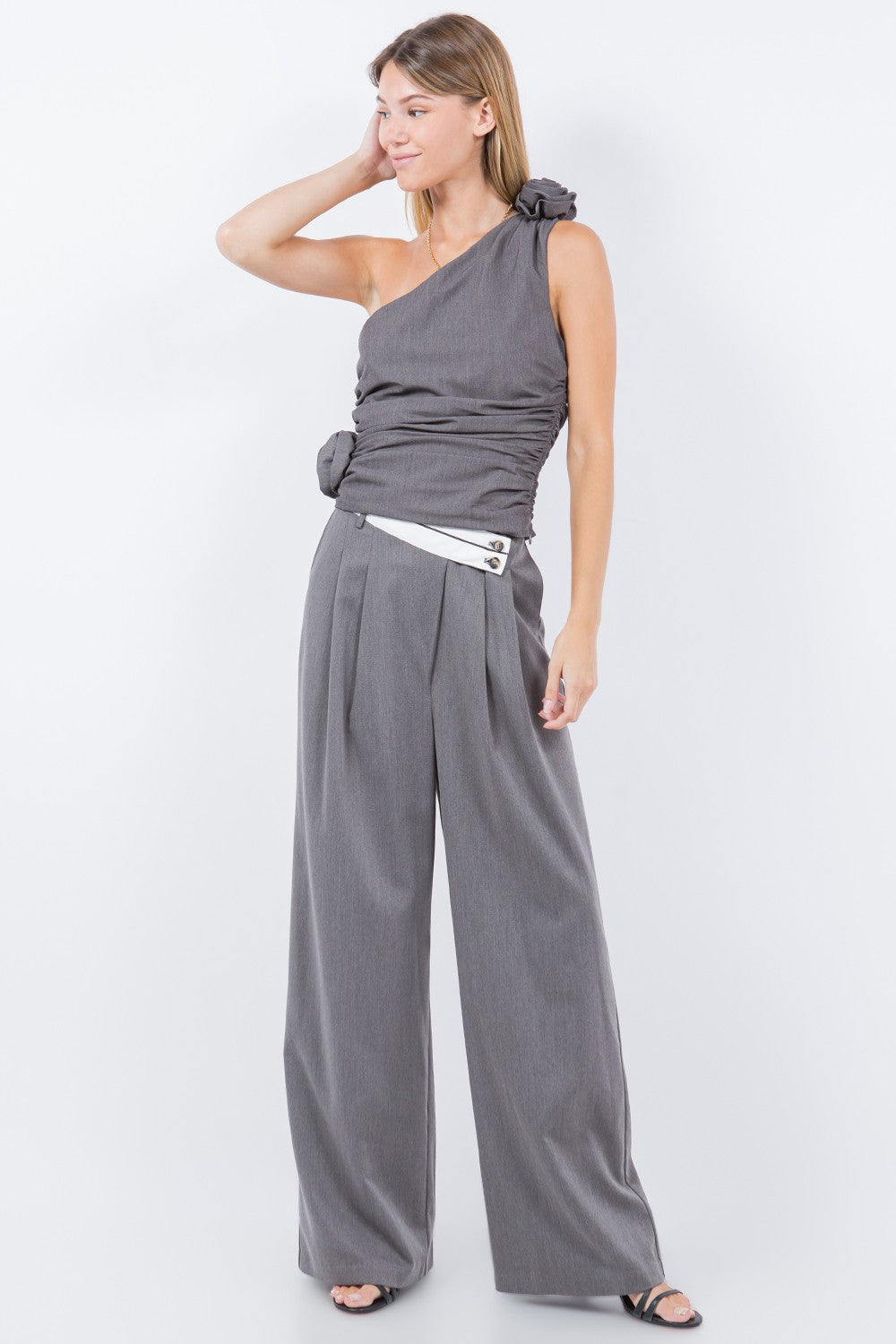 LOOSE FIT PANTS WITH BUTTON DETAIL
