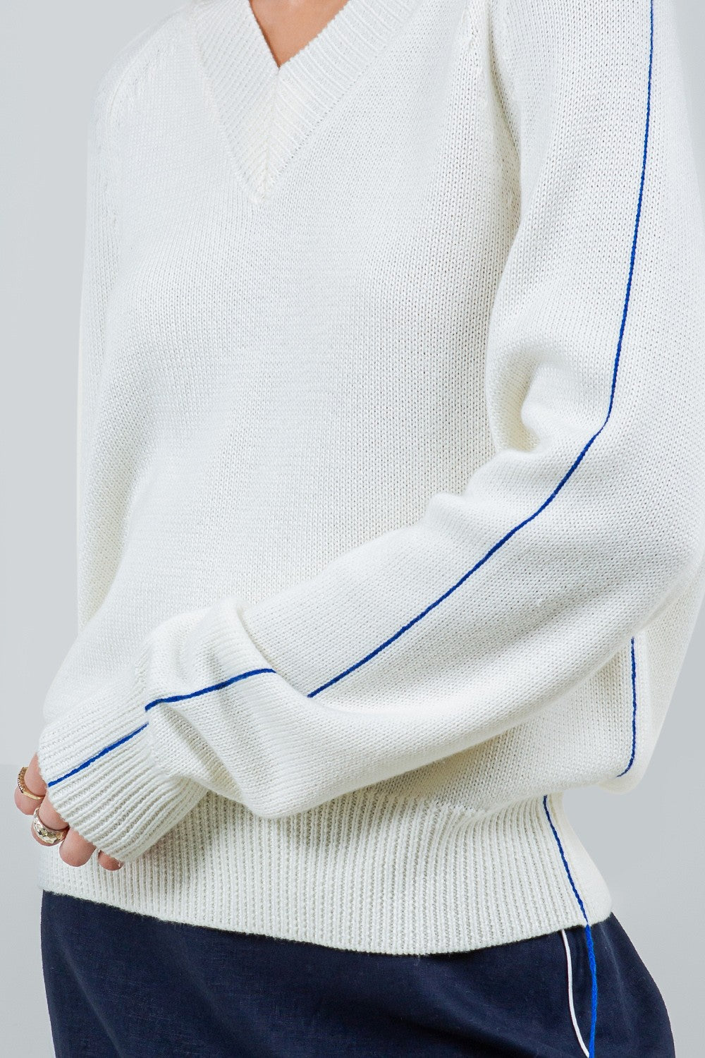CONTRAST YARN SWEATER