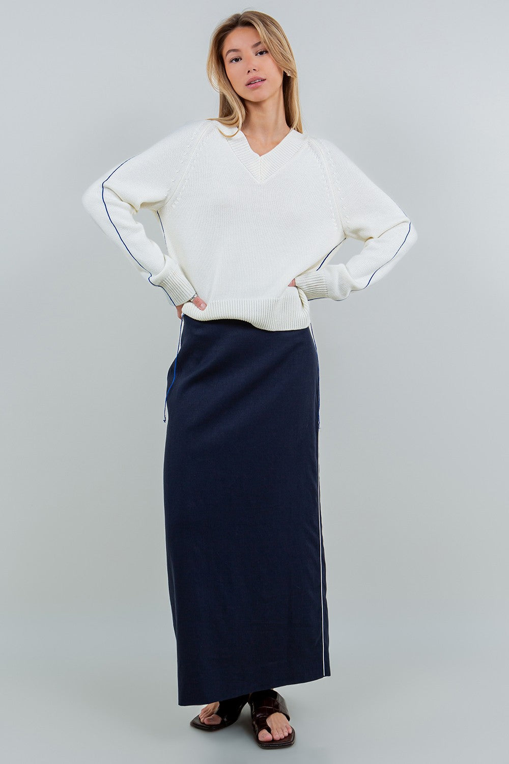 CONTRAST YARN SWEATER