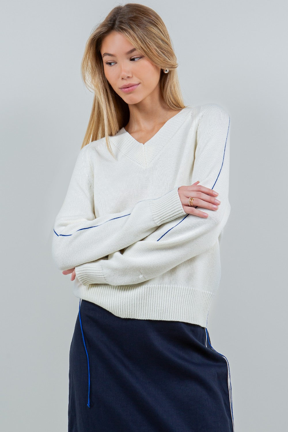 CONTRAST YARN SWEATER