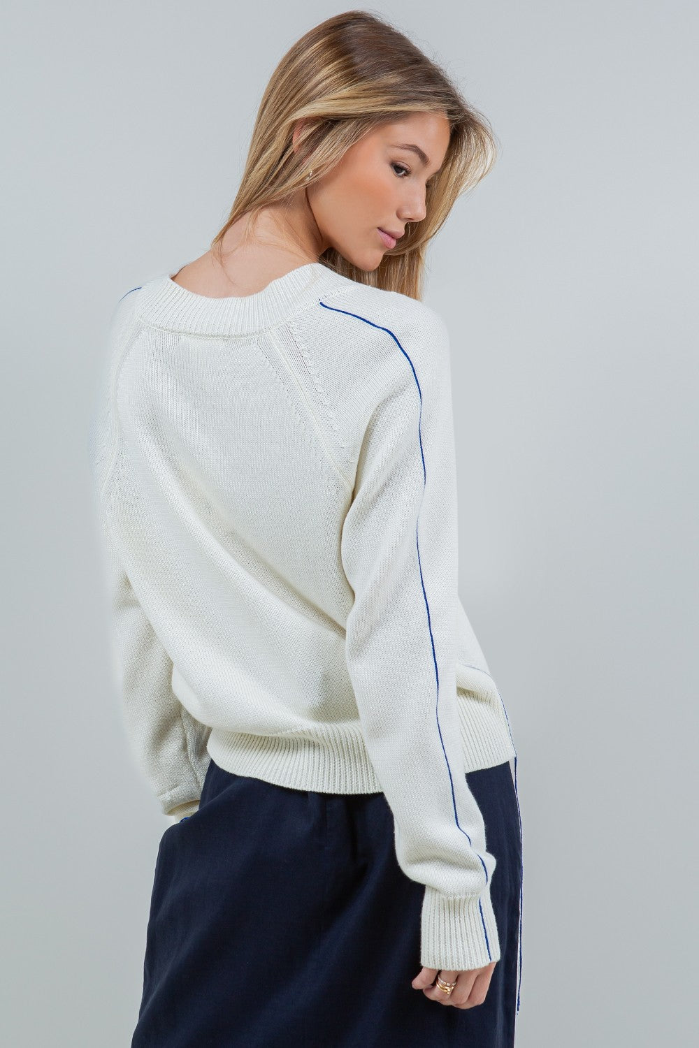 CONTRAST YARN SWEATER