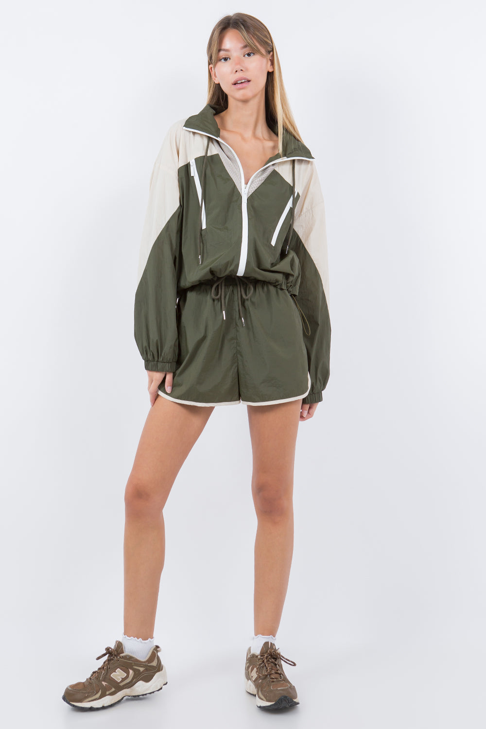 ATHLETIC SHORTS WITH DRAWSTRING
