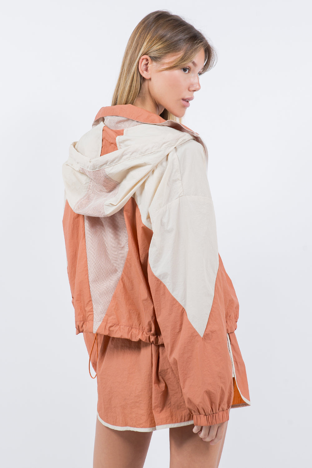 COLOUR-BLOCK HOODED JACKET