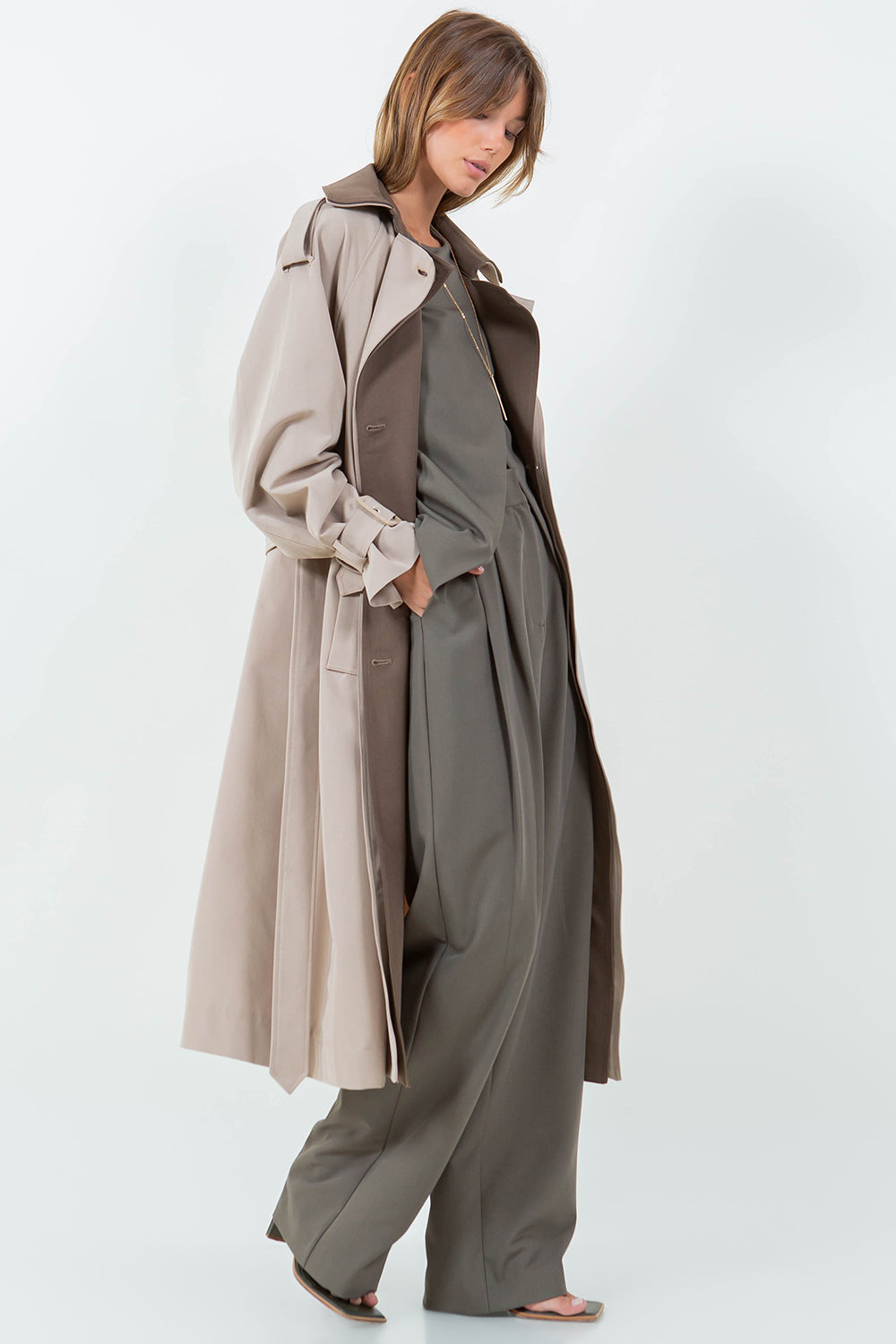 CONTRAST DOUBLE BREASTED TRENCH COAT - BROWN