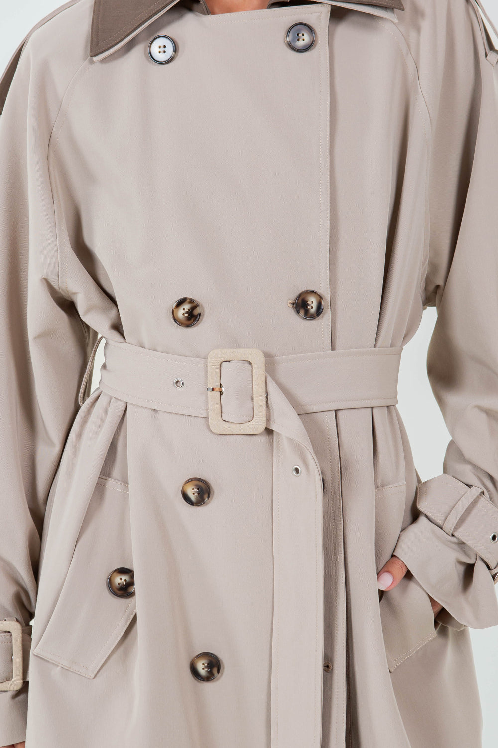 CONTRAST DOUBLE BREASTED TRENCH COAT - BROWN