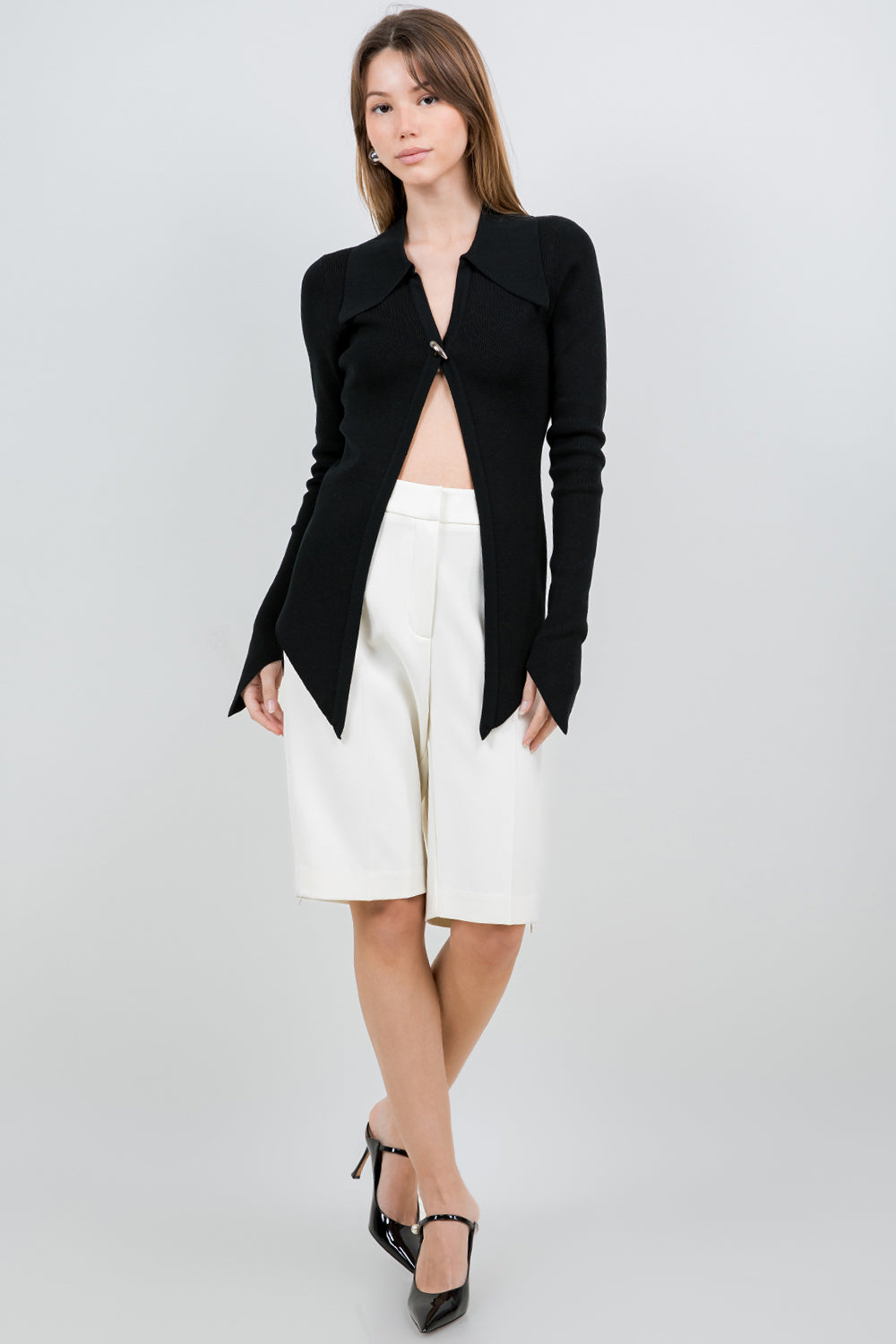 LUXE KNITTED SWEATER WITH ACCENT BUTTON CLOSURE - BLACK
