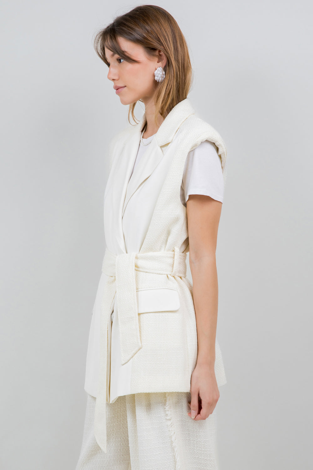 CONTRAST FABRIC COMBO SLEEVELESS BLAZER WITH BELT - IVORY