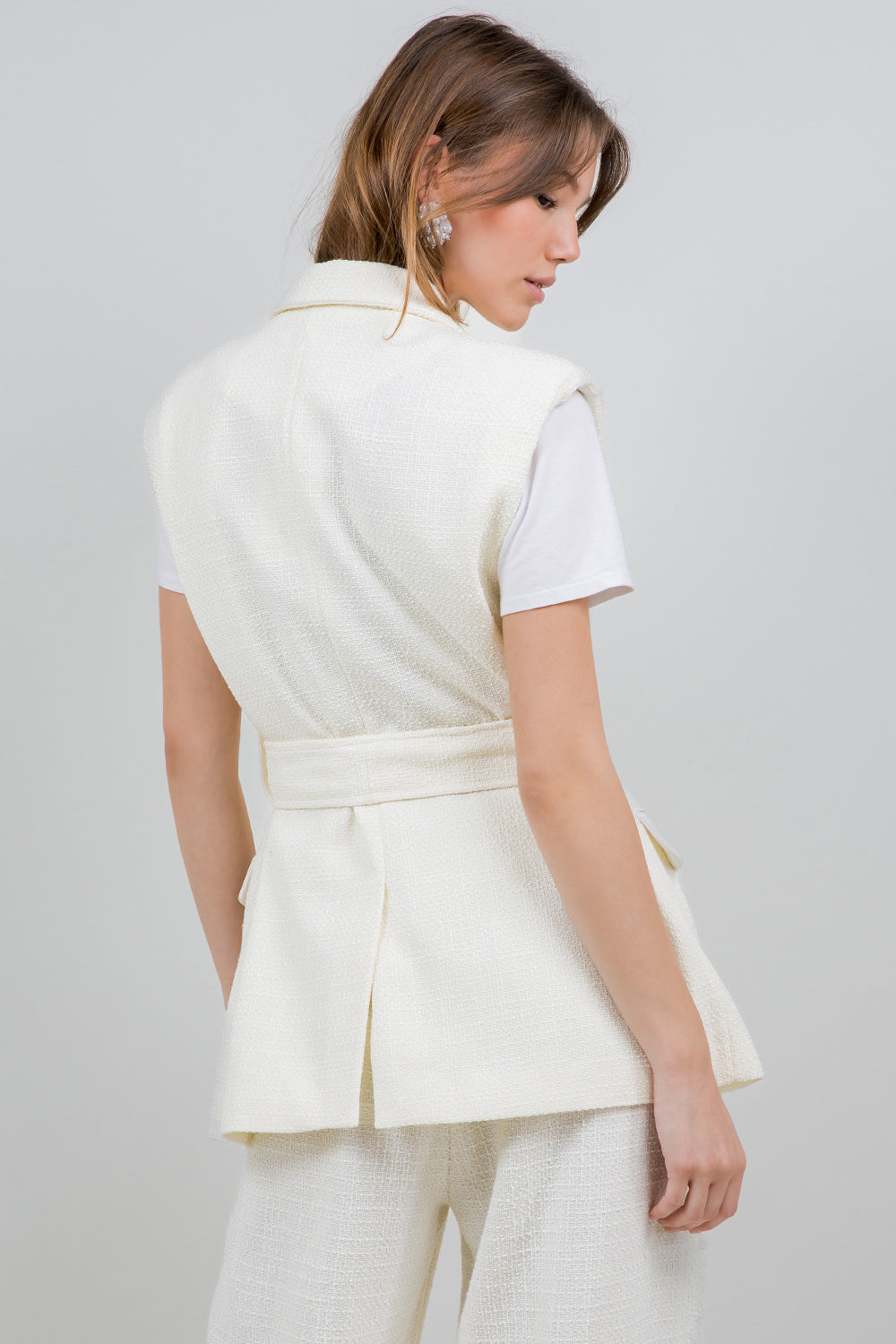 CONTRAST FABRIC COMBO SLEEVELESS BLAZER WITH BELT - IVORY