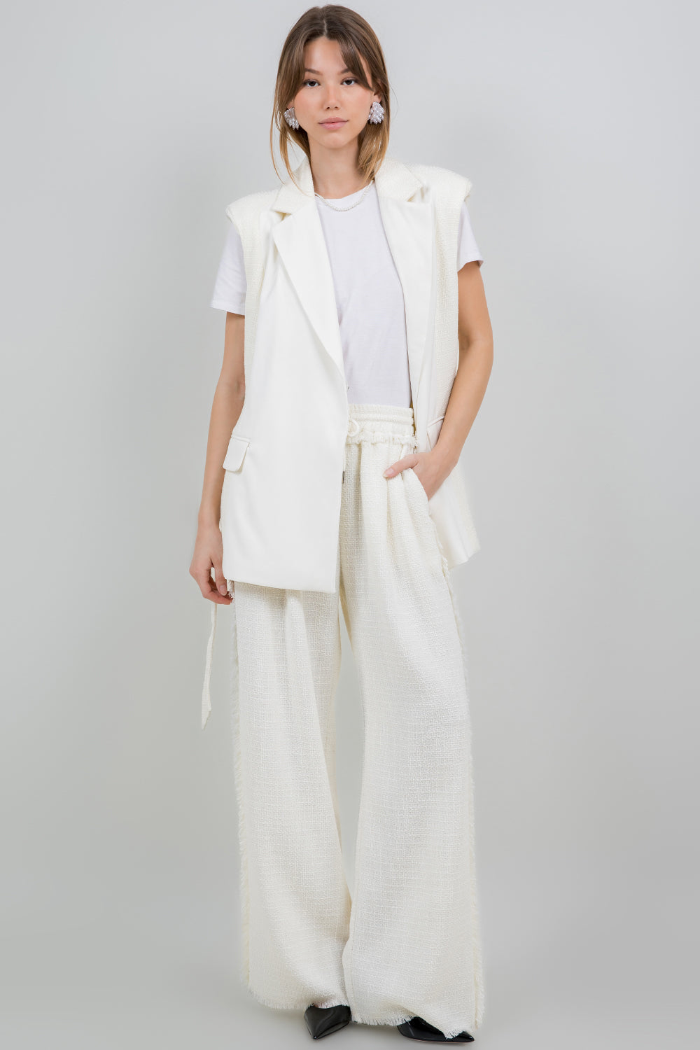 CONTRAST FABRIC COMBO SLEEVELESS BLAZER WITH BELT - IVORY