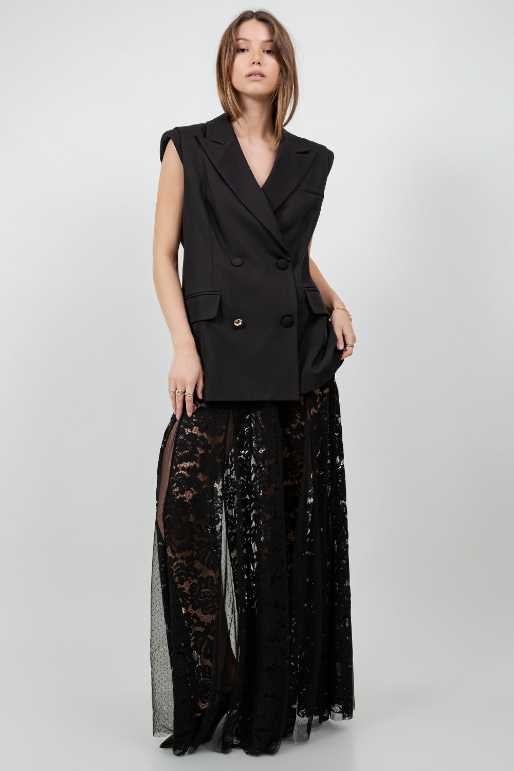 STRUCTURED WOVEN VEST JACKET W ACCENT GOLD BUTTON - BLACK