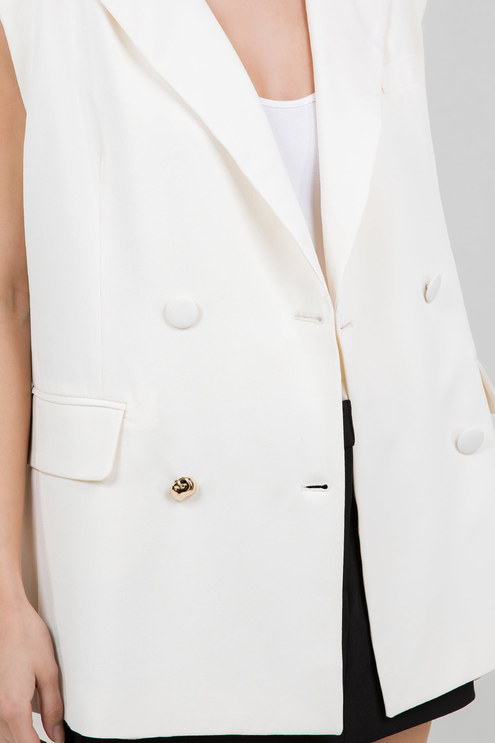 STRUCTURED WOVEN VEST JACKET W ACCENT GOLD BUTTON - IVORY