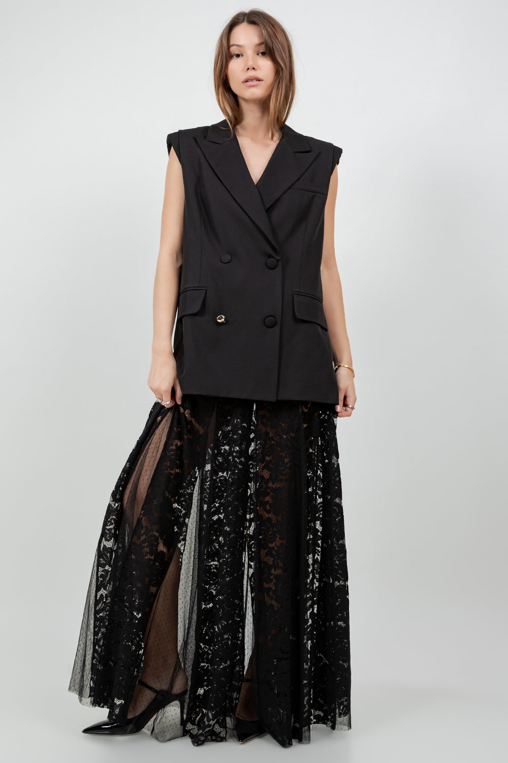 STRUCTURED WOVEN VEST JACKET W ACCENT GOLD BUTTON - BLACK