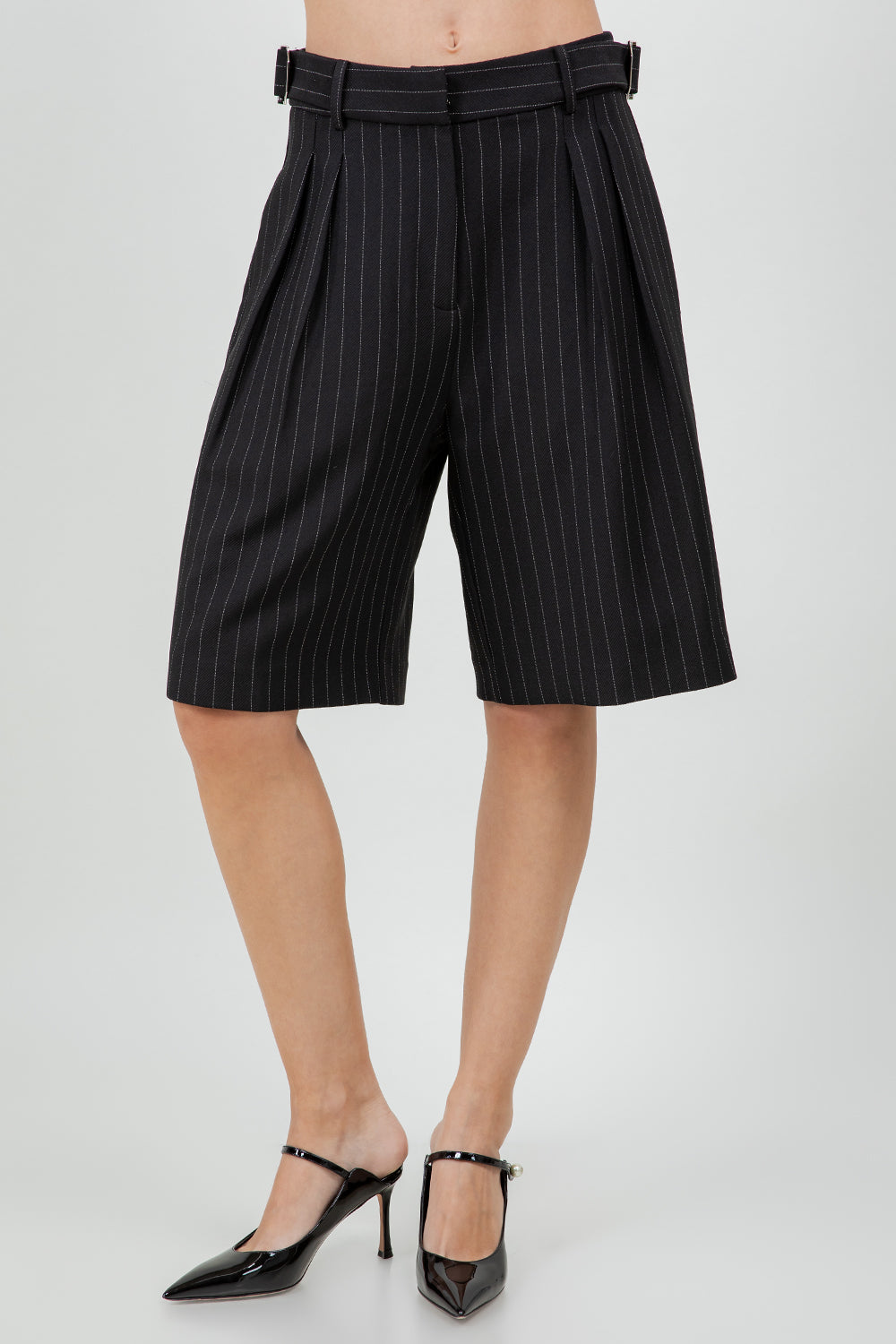 LIGHTWEIGHT PINSTRIPE BERMUDA SHORTS - BLACK/WHITE