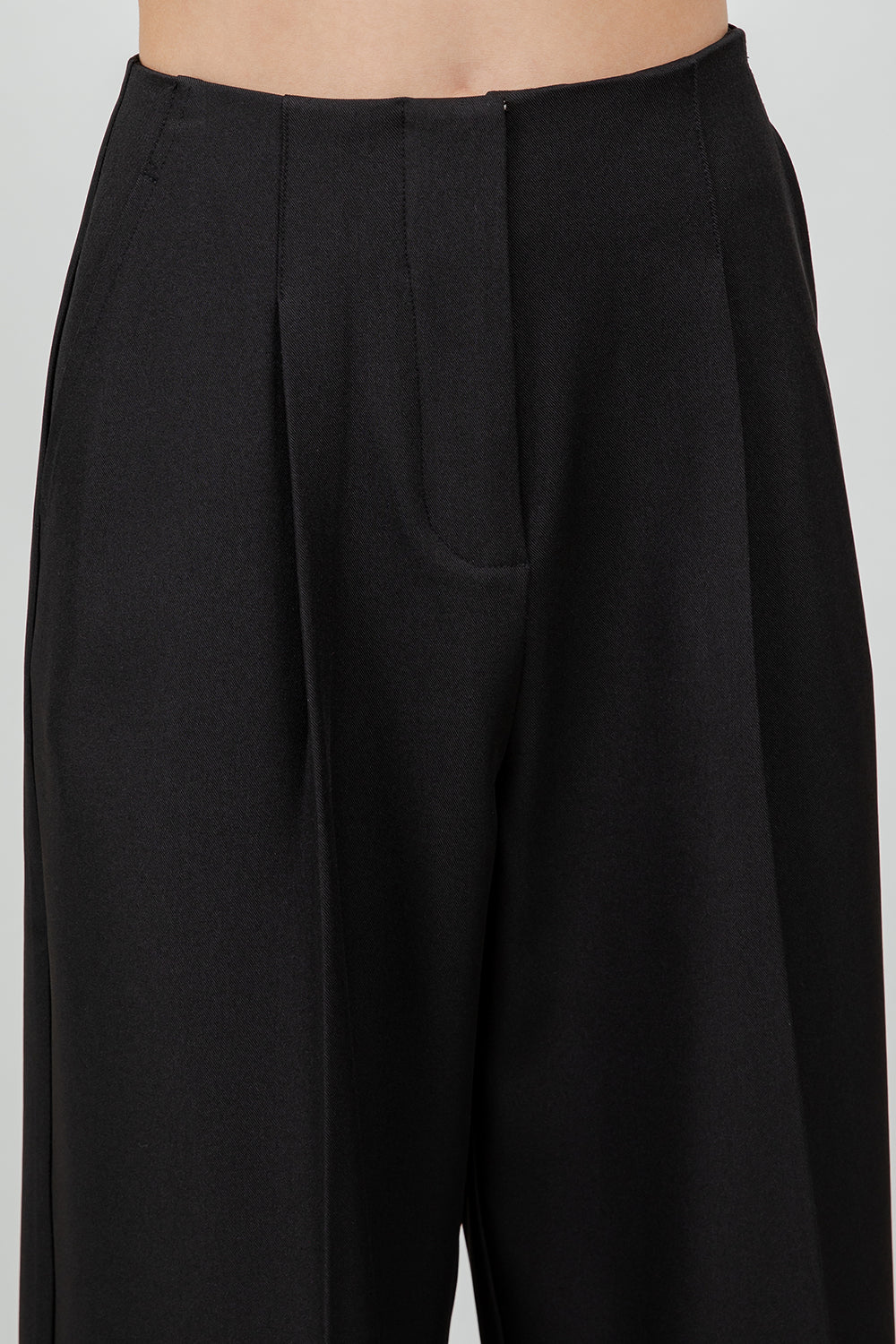 PLEATED WAIST SLIM FIT TROUSERS - BLACK