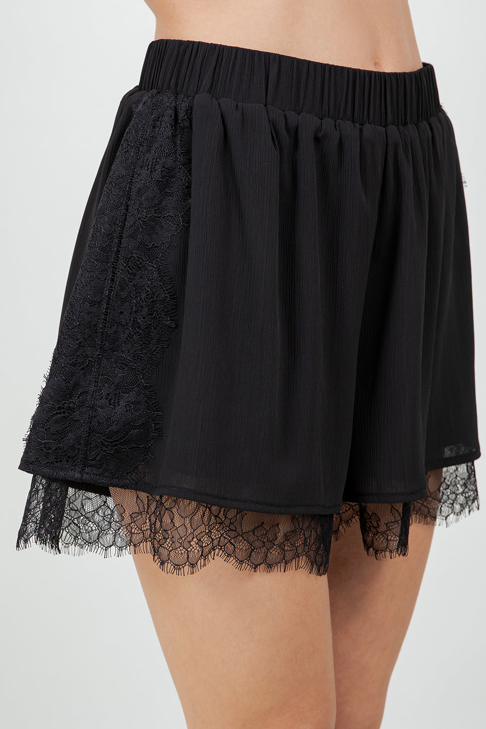 LACE DETAILED SOFT WOVEN SHORTS - BLACK