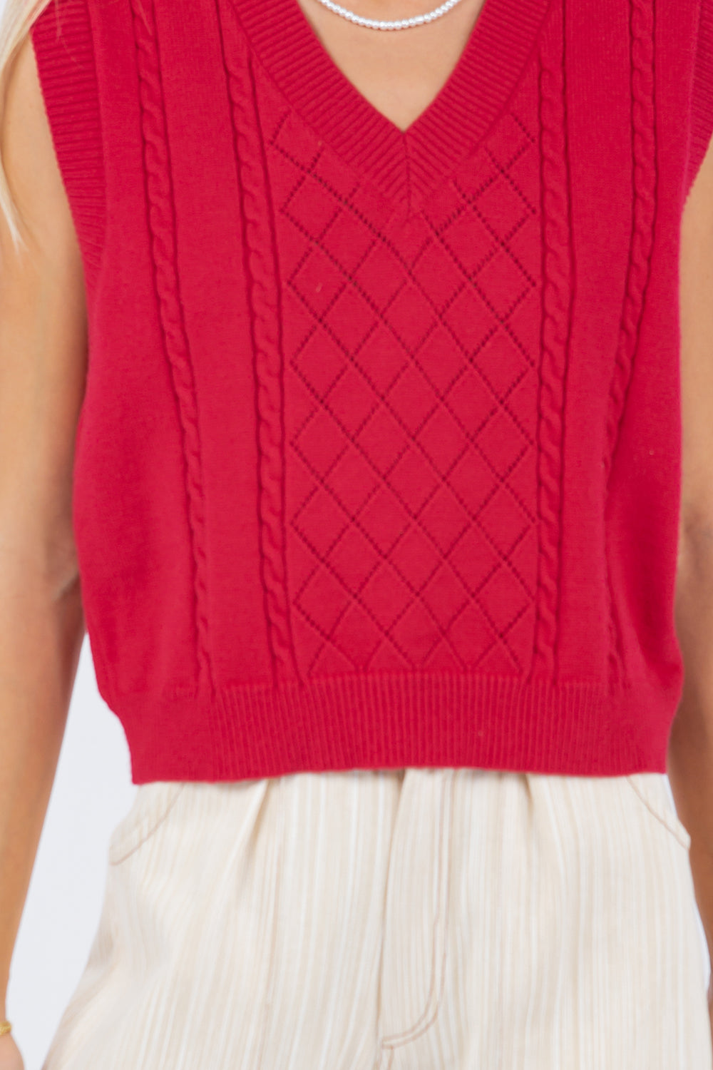 CABLE KNIT V NECK VEST