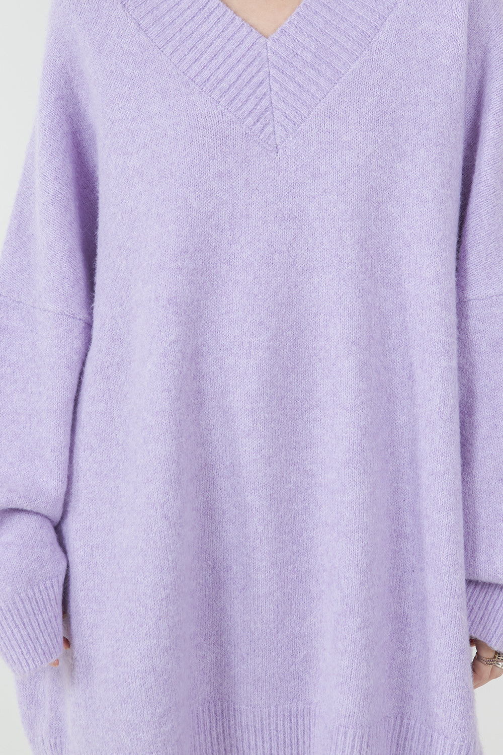 OVERSIZED V-NECK FUZZY KNITDOWN SWEATER - LAVENDER