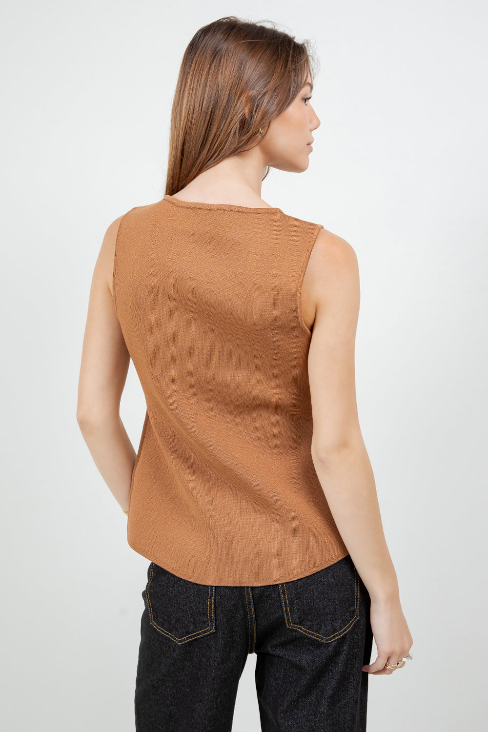 FITTED KNITDOWN TOP WITH ACCENT BUTTONS - CAMEL