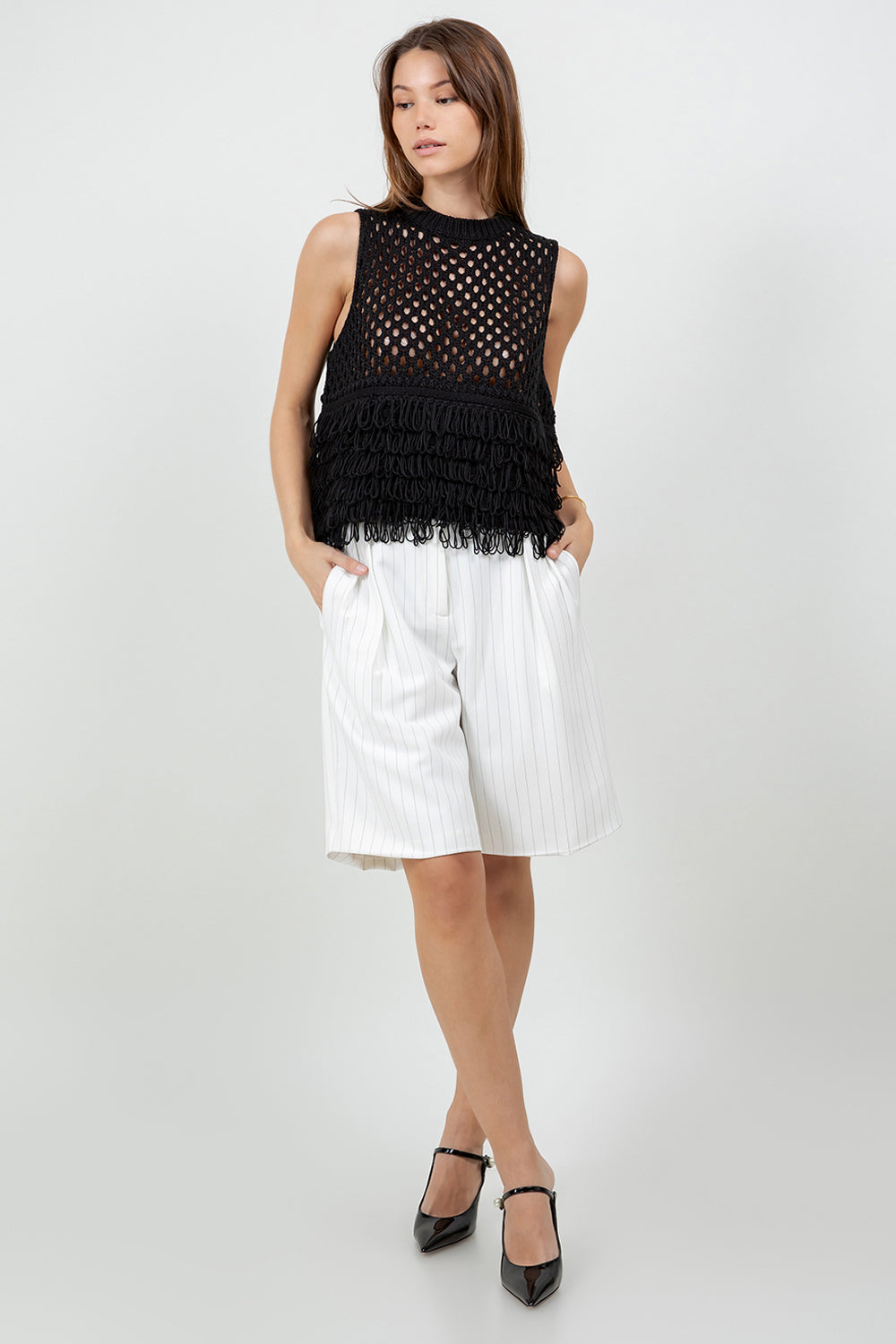 KNITTED SLEEVELESS SWEATER WITH FRINGE DETAILING - BLACK