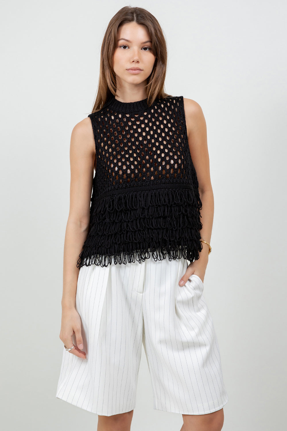 KNITTED SLEEVELESS SWEATER WITH FRINGE DETAILING - BLACK
