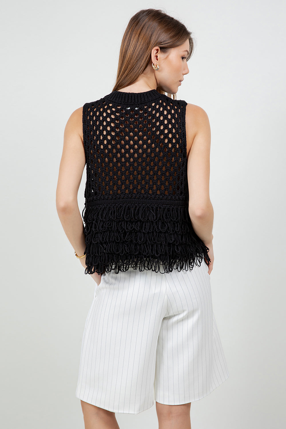 KNITTED SLEEVELESS SWEATER WITH FRINGE DETAILING - BLACK
