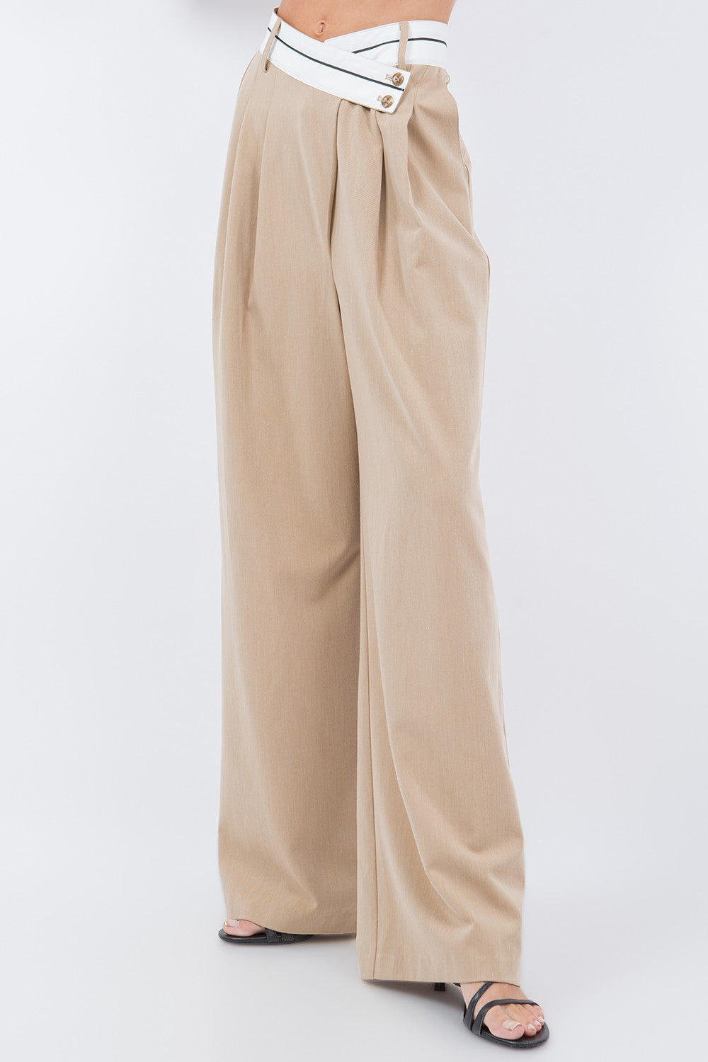 LOOSE FIT PANTS WITH BUTTON DETAIL
