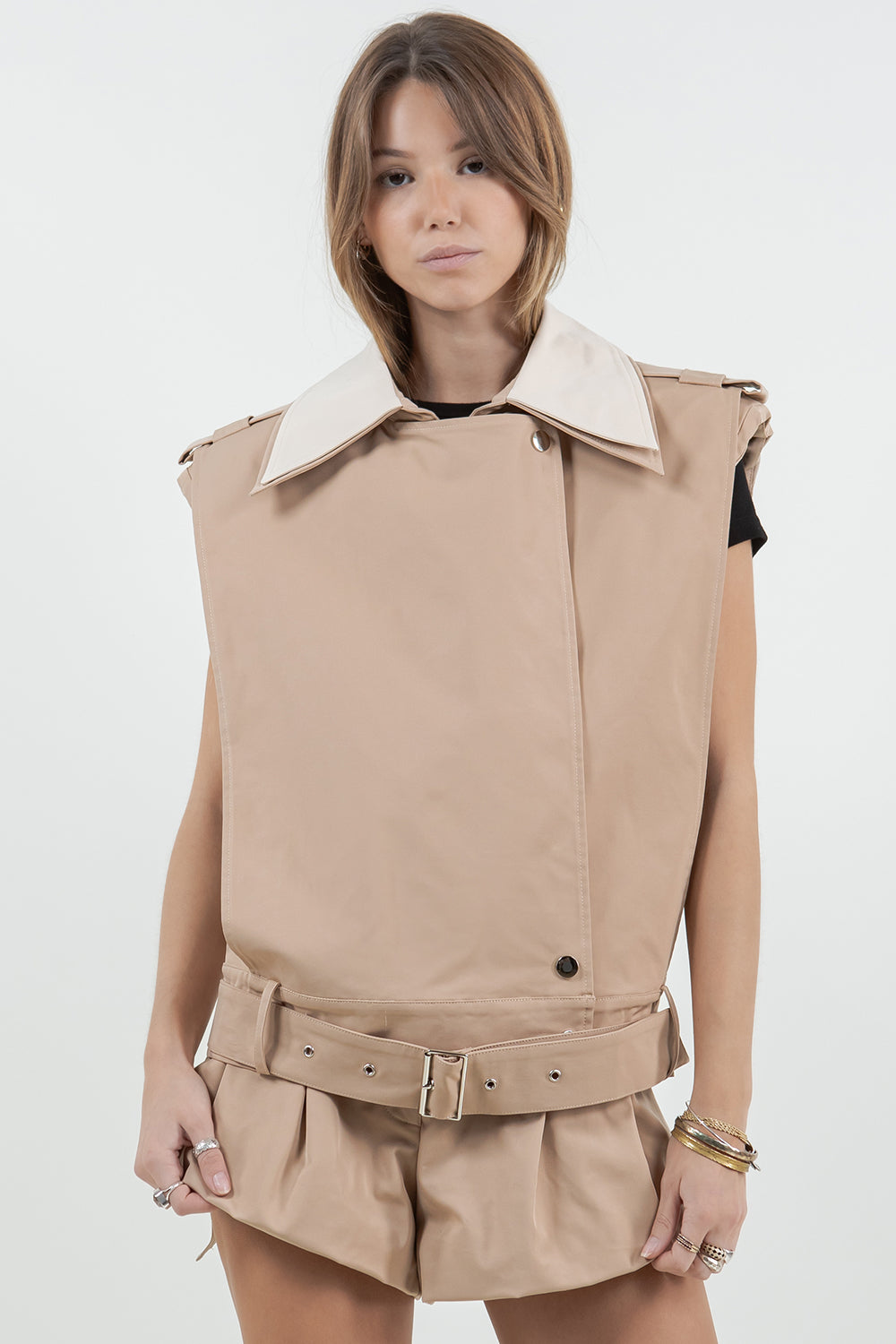 DOUBLE CONTRAST COLLAR COTTON VEST W BELT - KHAKI/EGGSHELL