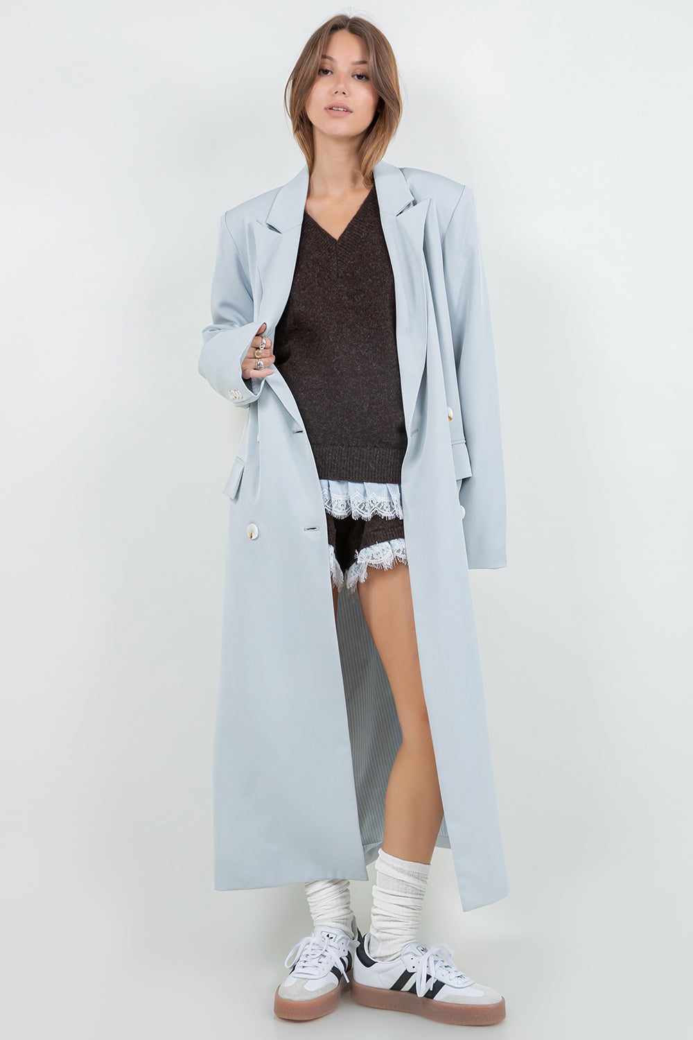 LIGHT WOVEN BUTTON CLOSURE LONG BLAZER JACKET - LIGHT BLUE