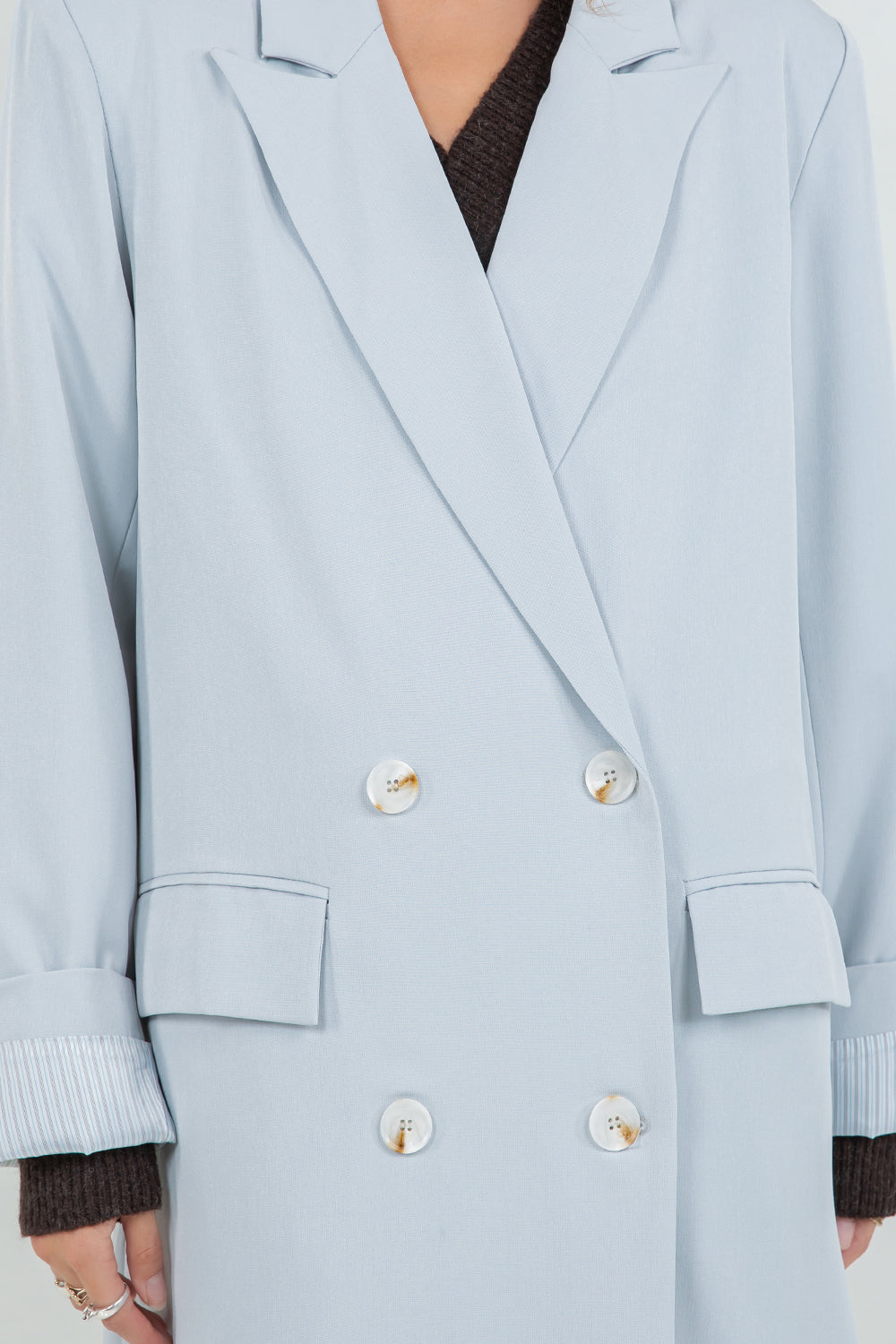 LIGHT WOVEN BUTTON CLOSURE LONG BLAZER JACKET - LIGHT BLUE