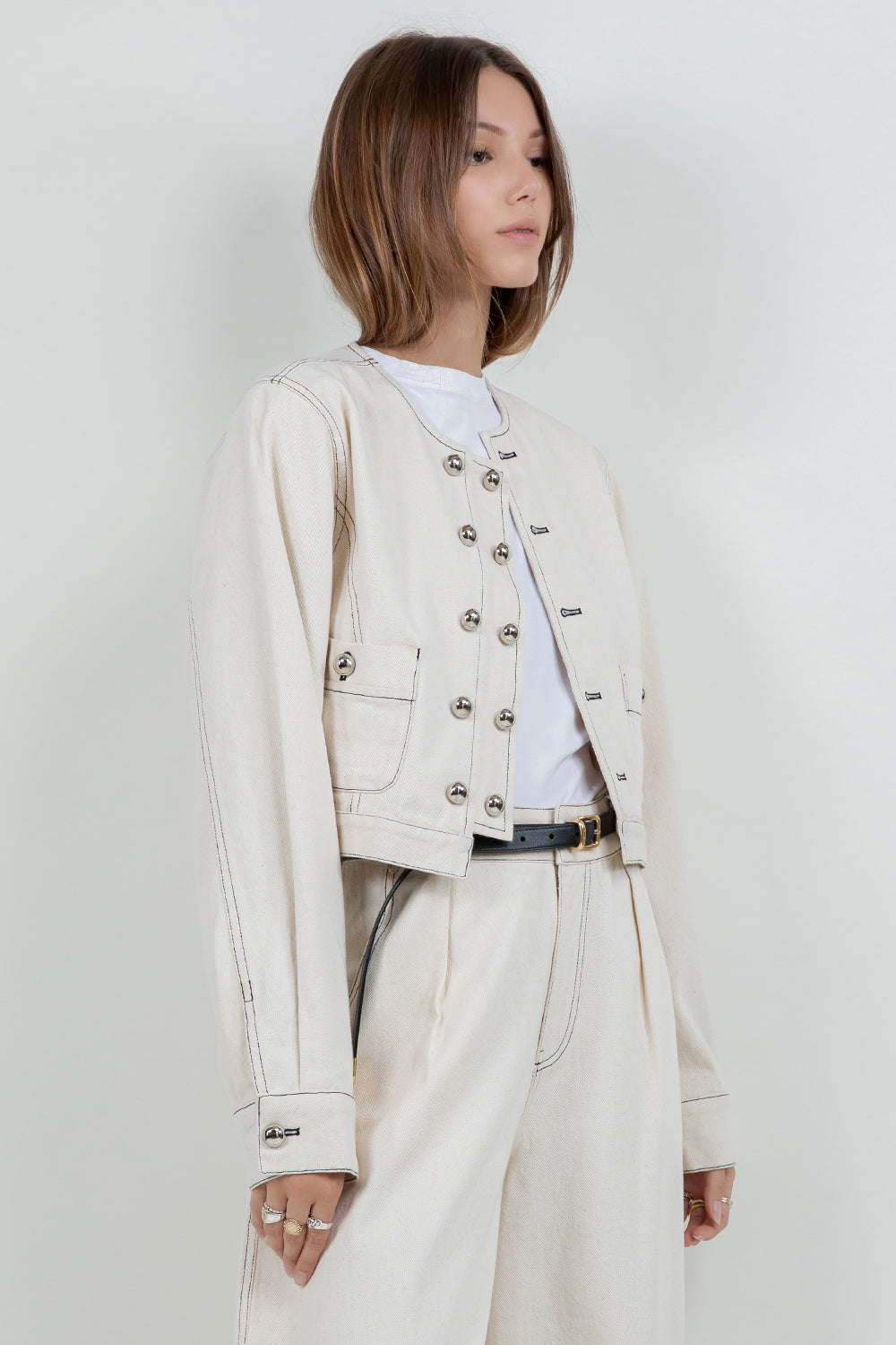 SOFT COTTON WASHED CROPPED JACKET WITH ACCENT BUTTONS
