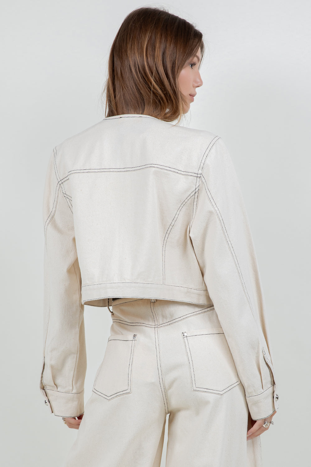 SOFT COTTON WASHED CROPPED JACKET WITH ACCENT BUTTONS