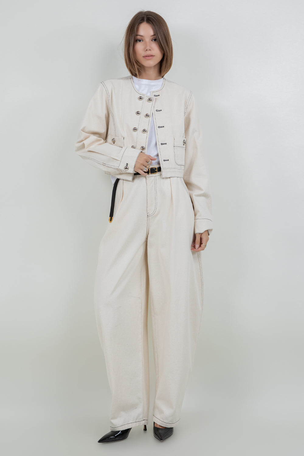 SOFT COTTON WASHED CROPPED JACKET WITH ACCENT BUTTONS