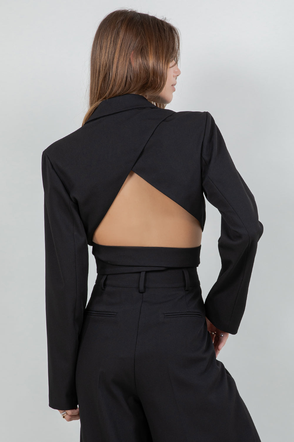 CROPPED STRUCTURED WOVEN BLAZER JACKET WITH SELF WRAP BELT - BLACK - Whiteroom+Cactus