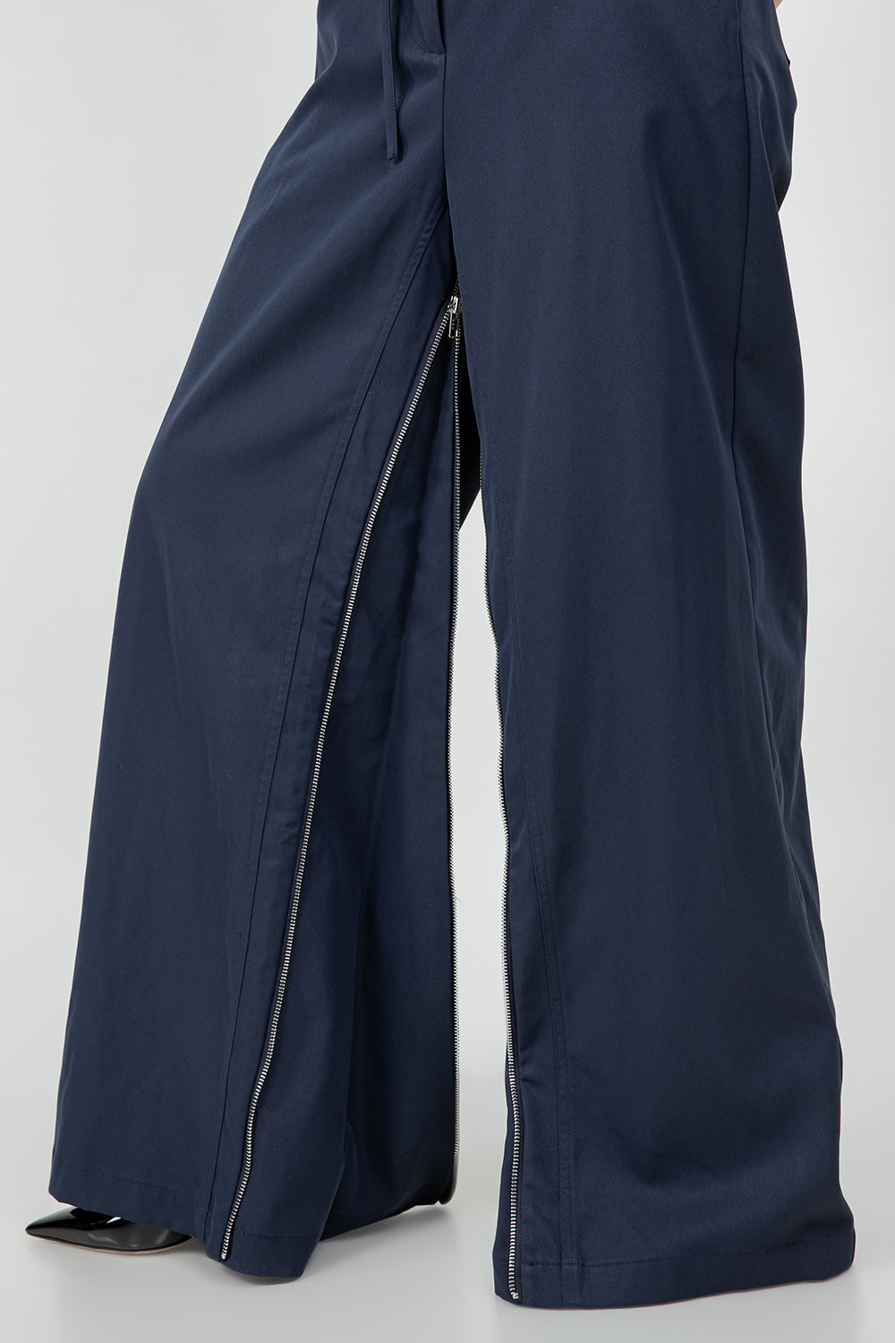 UTILITARIAN INSEAM ZIPPER DETAILED TROUSERS - NAVY