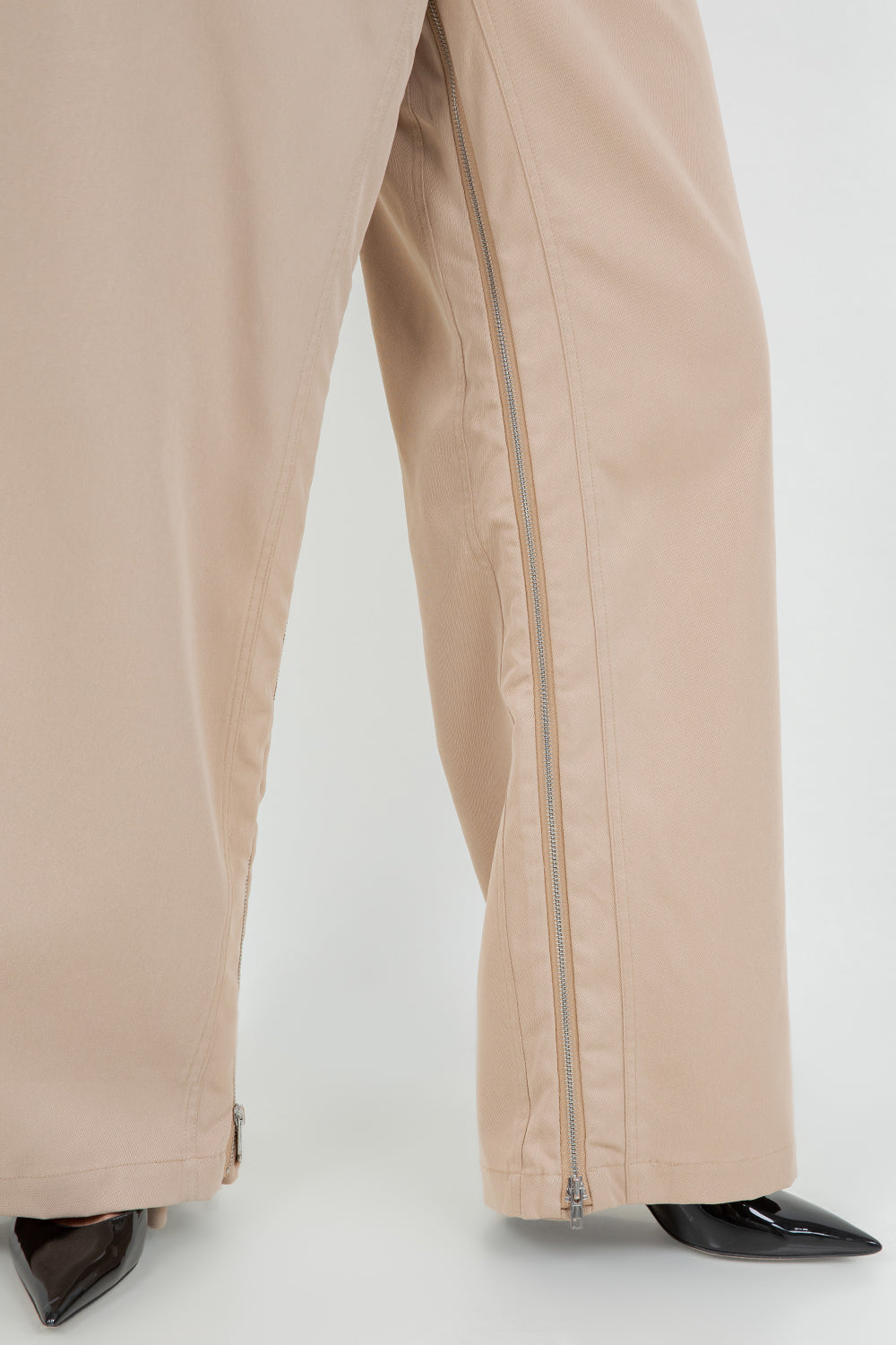 UTILITARIAN INSEAM ZIPPER DETAILED TROUSERS - SAND