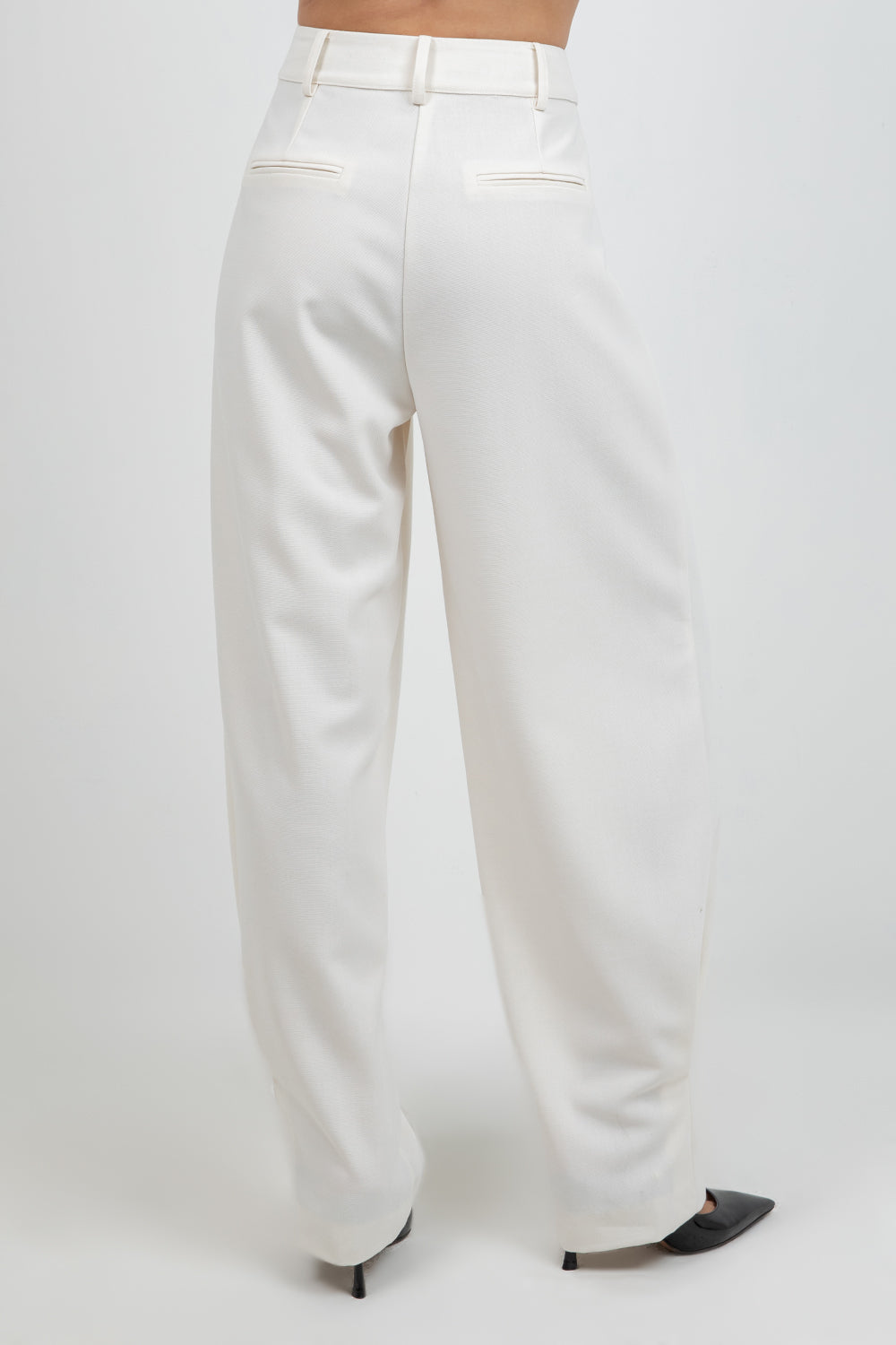 SOFT WOVEN PLEATED TROUSERS WITH TAPERED LEG OPENING (IVORY) - Whiteroom+Cactus