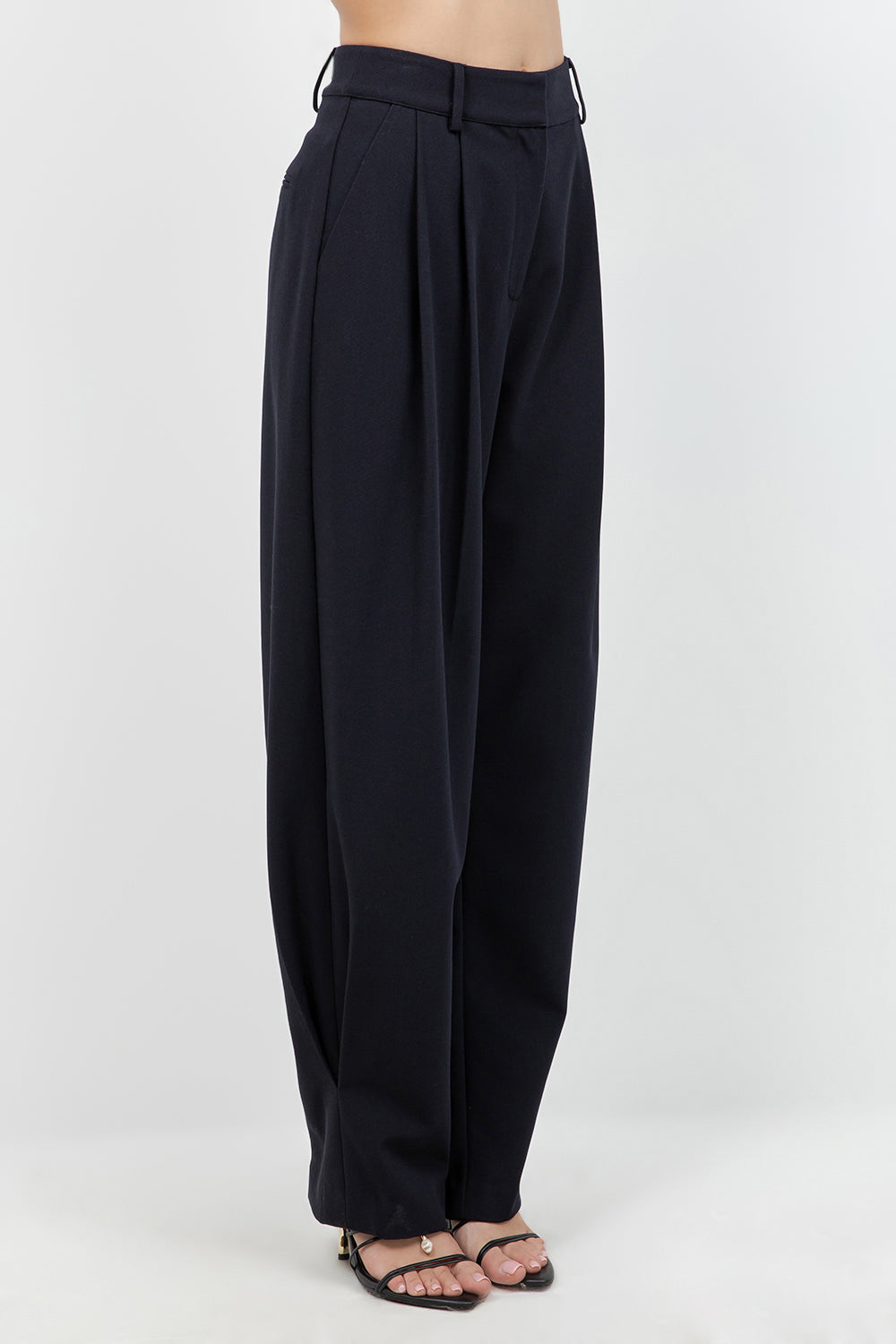 SOFT WOVEN PLEATED TROUSERS WITH TAPERED LEG OPENING (IVORY) - Whiteroom+Cactus