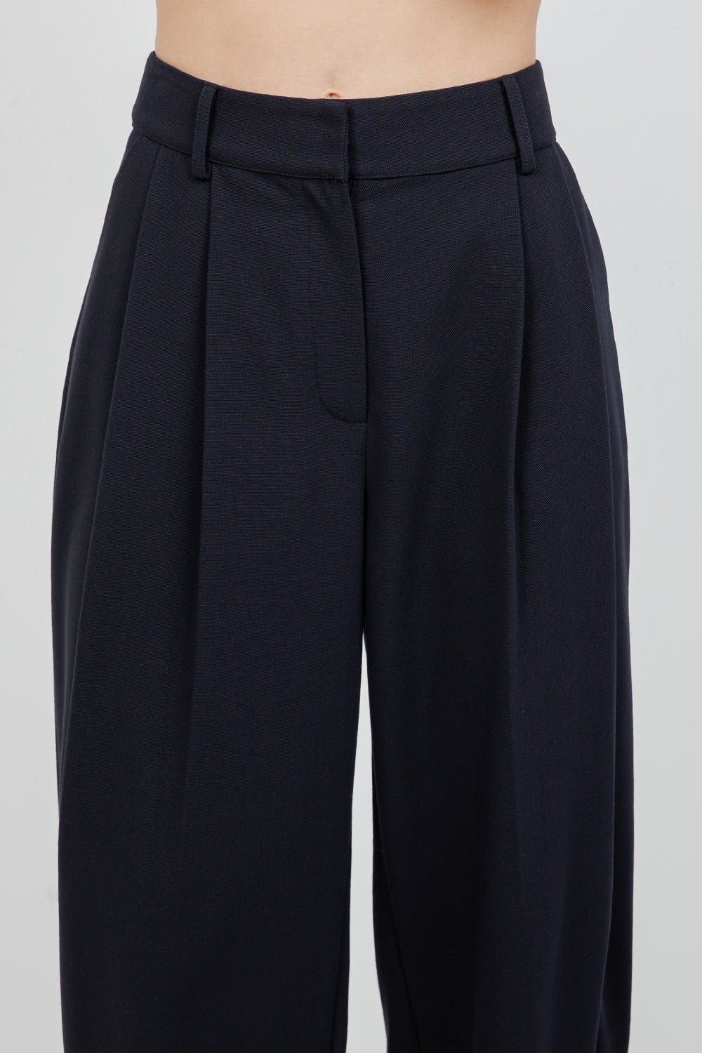 SOFT WOVEN PLEATED TROUSERS WITH TAPERED LEG OPENING (IVORY) - Whiteroom+Cactus