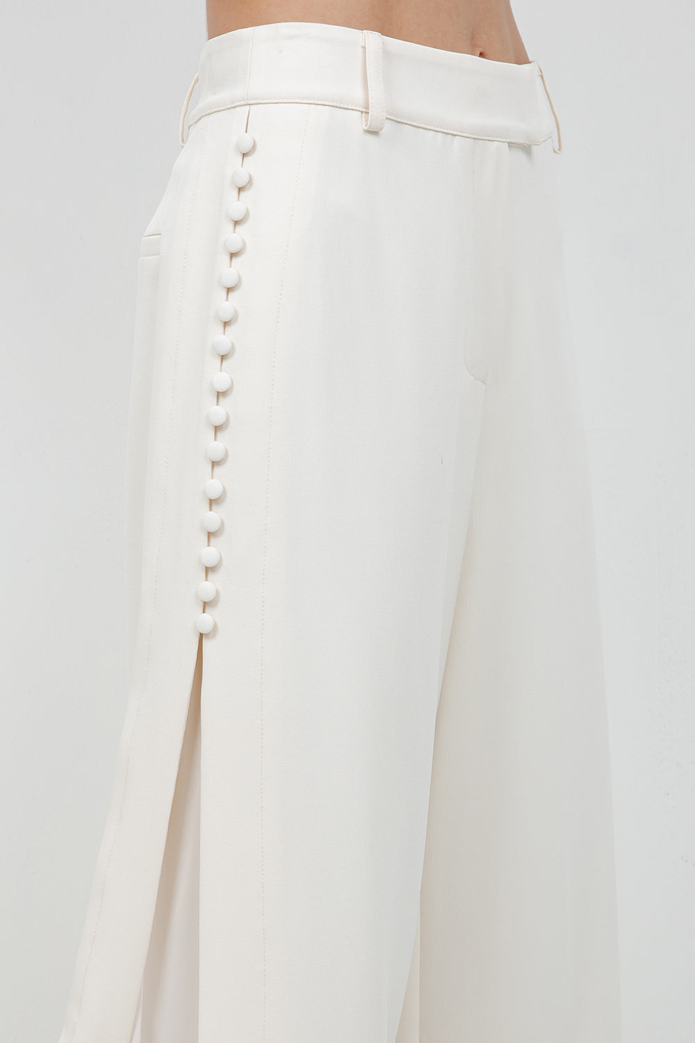 BUTTON DOWN SIDE PLEAT DETAILED SOFT WOVEN TROUSERS