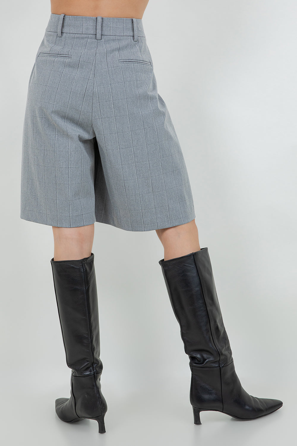 STRUCTURED WOVEN KNEE LENGTH BERMUDA SHORTS - Whiteroom+Cactus