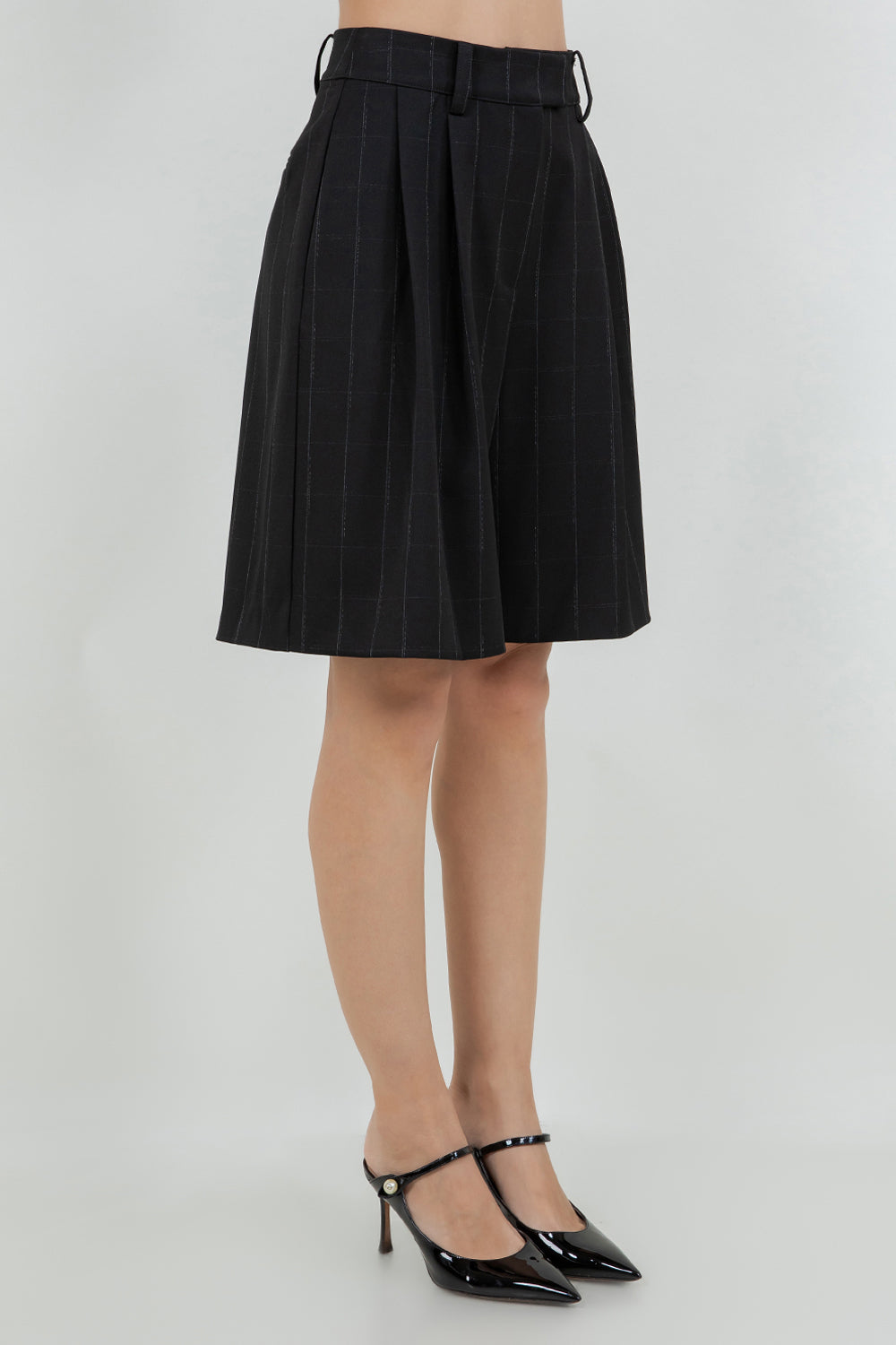STRUCTURED WOVEN KNEE LENGTH BERMUDA SHORTS - Whiteroom+Cactus