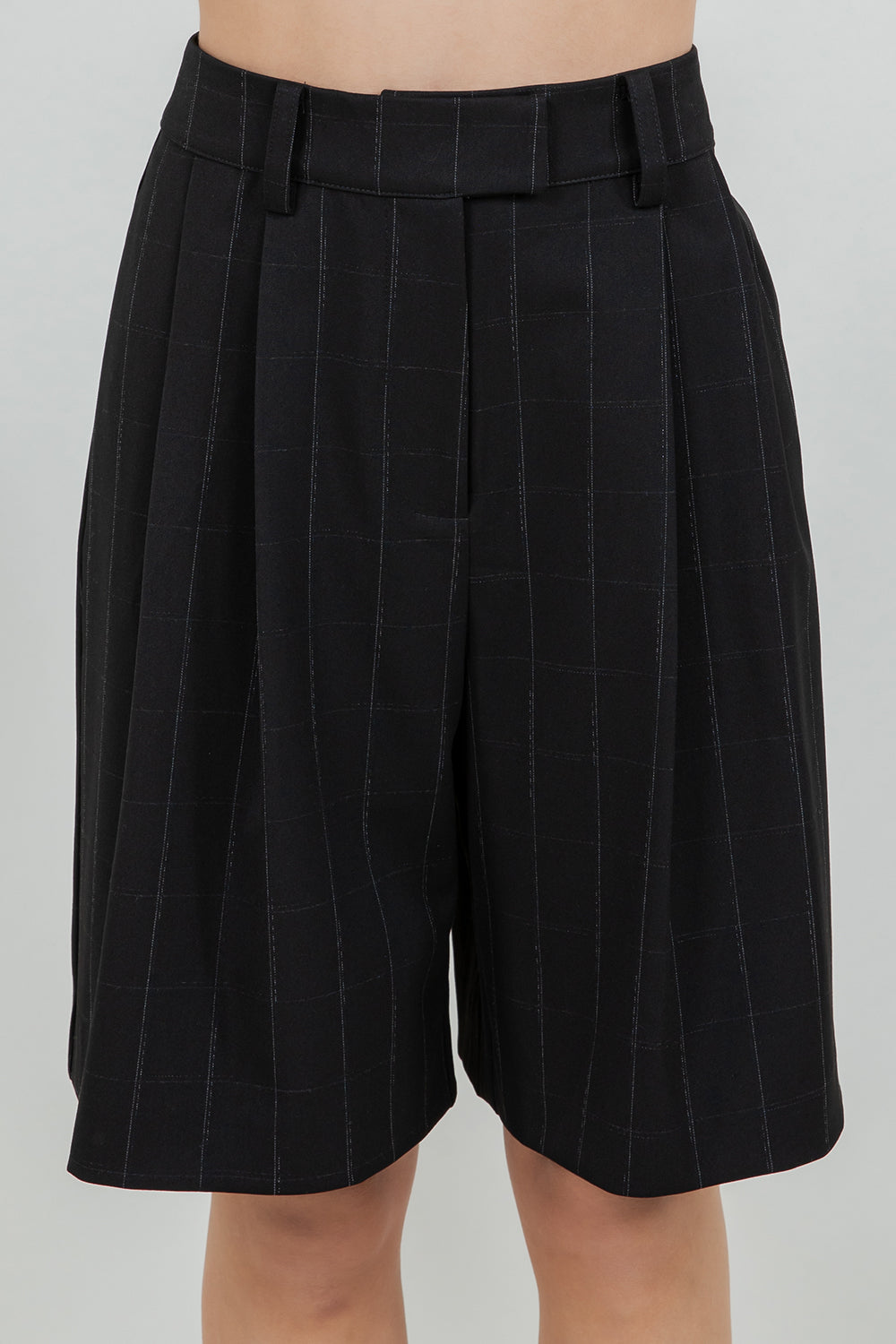 STRUCTURED WOVEN KNEE LENGTH BERMUDA SHORTS - Whiteroom+Cactus