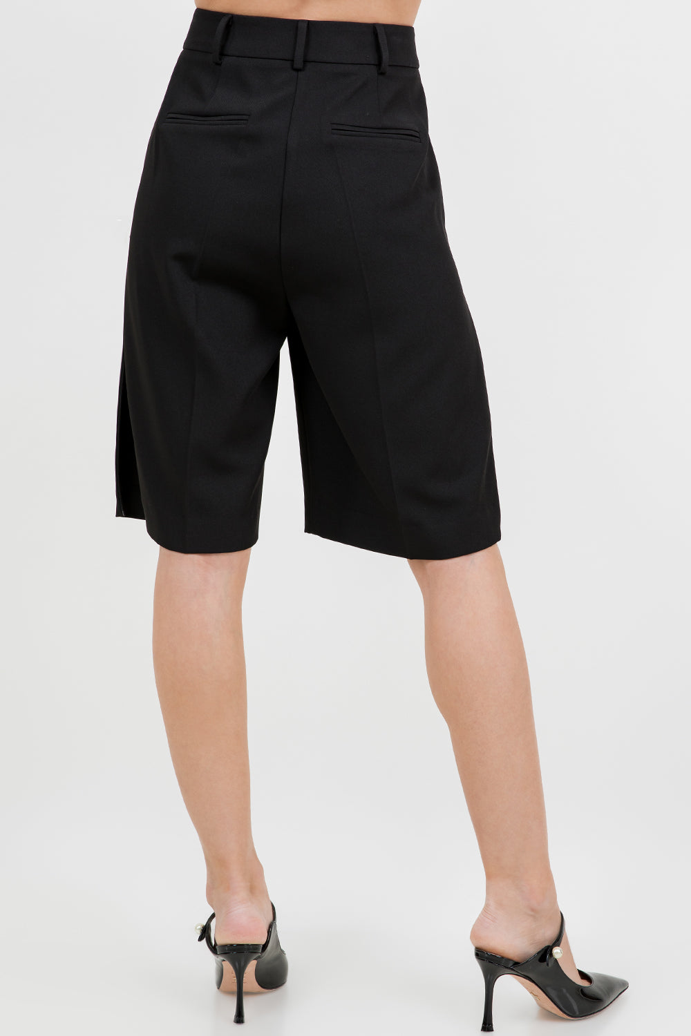 KNEE LENGTH WOVEN TROUSER SHORTS WITH SIDE ZIPPERS - BLACK - Whiteroom+Cactus
