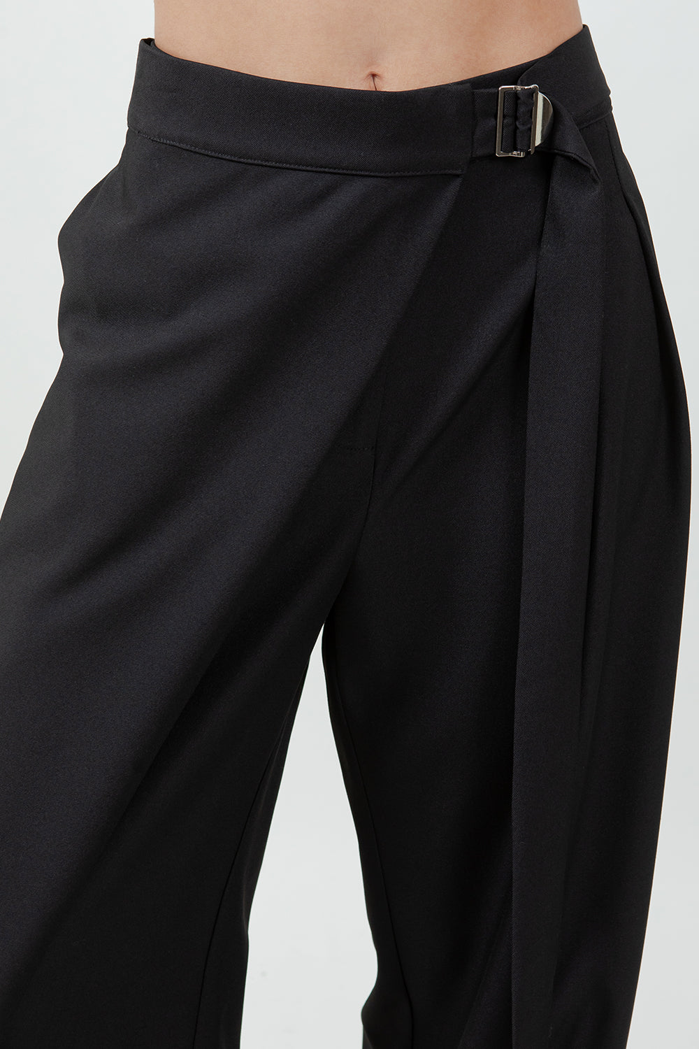 PLEATED WRAP OVER ADJUSTABLE BELT TROUSERS - BLACK