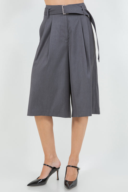 STRUCTURED WOVEN CAPRI LENGTH BELTED SHORTS - CHARCOAL