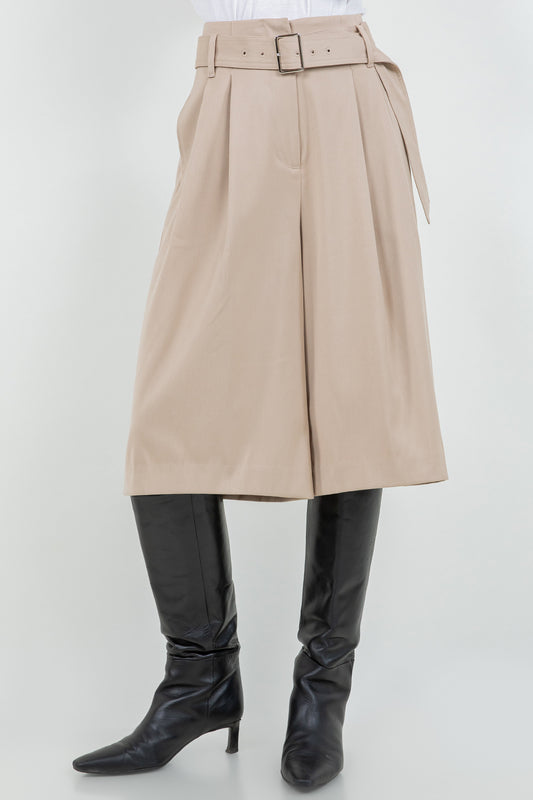 STRUCTURED WOVEN CAPRI LENGTH BELTED SHORTS - TAN