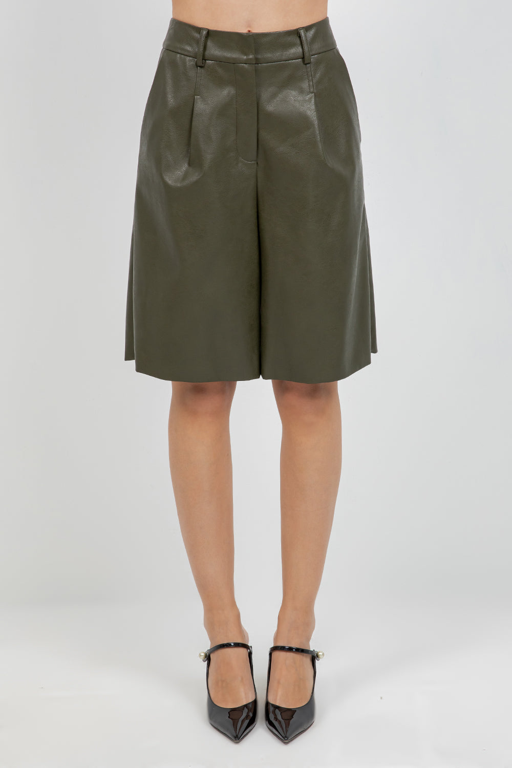 PU FAUX LEATHER BERMUDA SHORTS WITH SIDE ZIPPERS - Whiteroom+Cactus