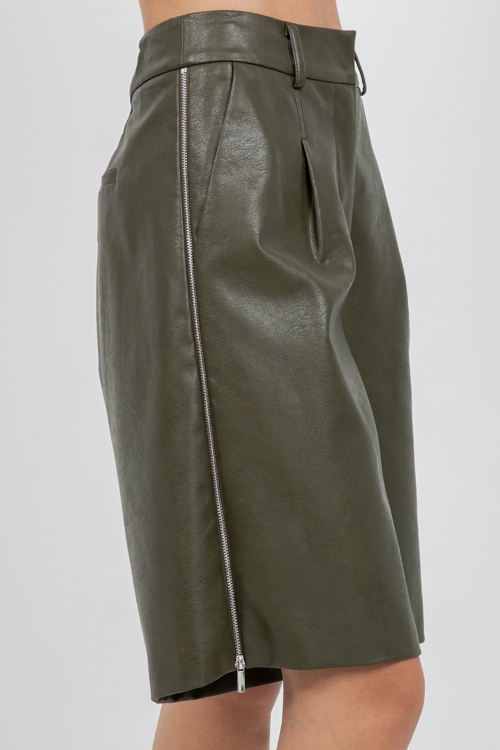 PU FAUX LEATHER BERMUDA SHORTS WITH SIDE ZIPPERS - Whiteroom+Cactus
