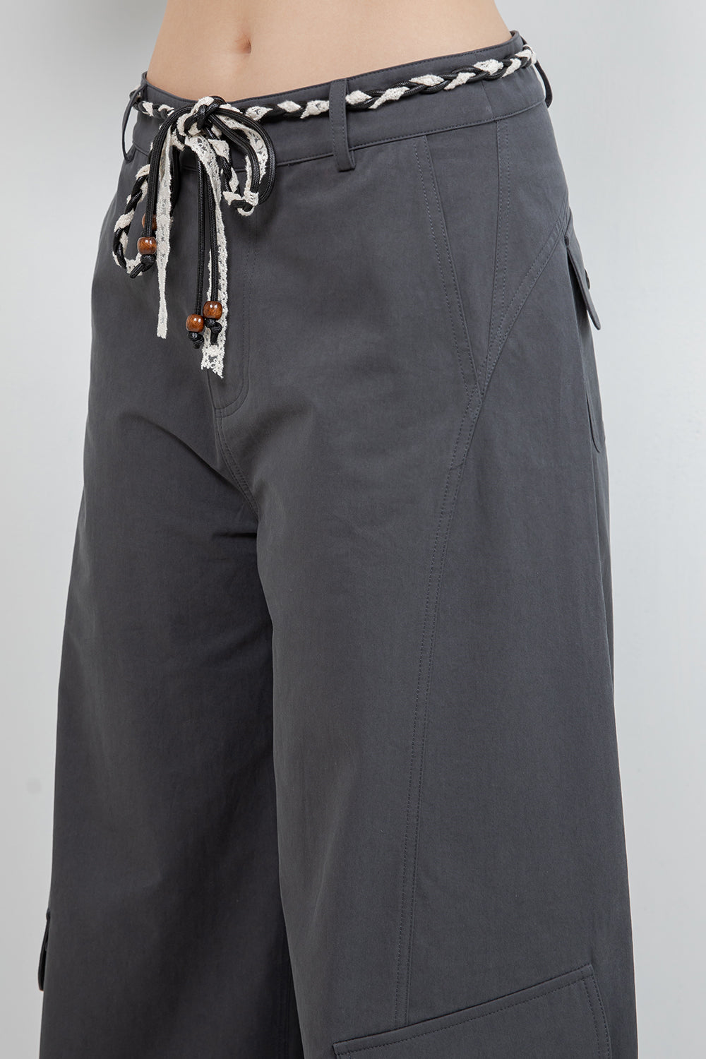 SLIGHT BARREL SHAPE COTTON TROUSERS WITH LACE TRIM BELT - Whiteroom+Cactus